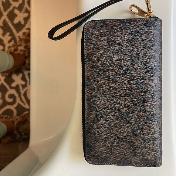 New never worn Coach wallet Authentic - Picture 2 of 3